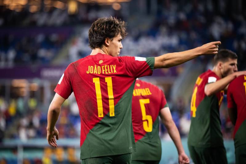 Cầu Thủ Áo Số 11 – Khi Cánh Trái Không Chỉ Là Một Vị Trí 1 Áo số 11: Biểu tượng của tốc độ và sáng tạo